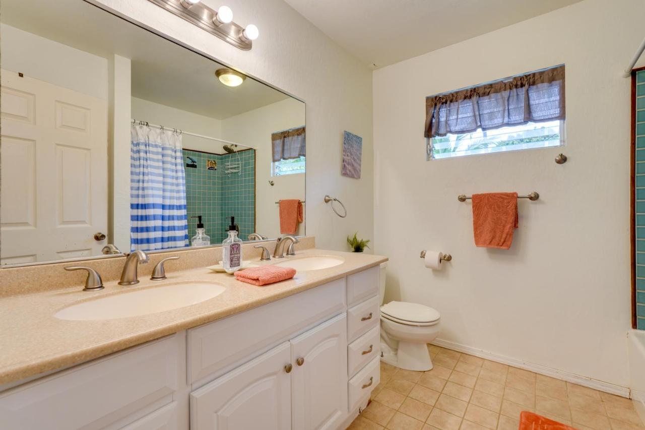 Breezy Kailua-Kona Bungalow With Lanai And Ocean View! Екстер'єр фото